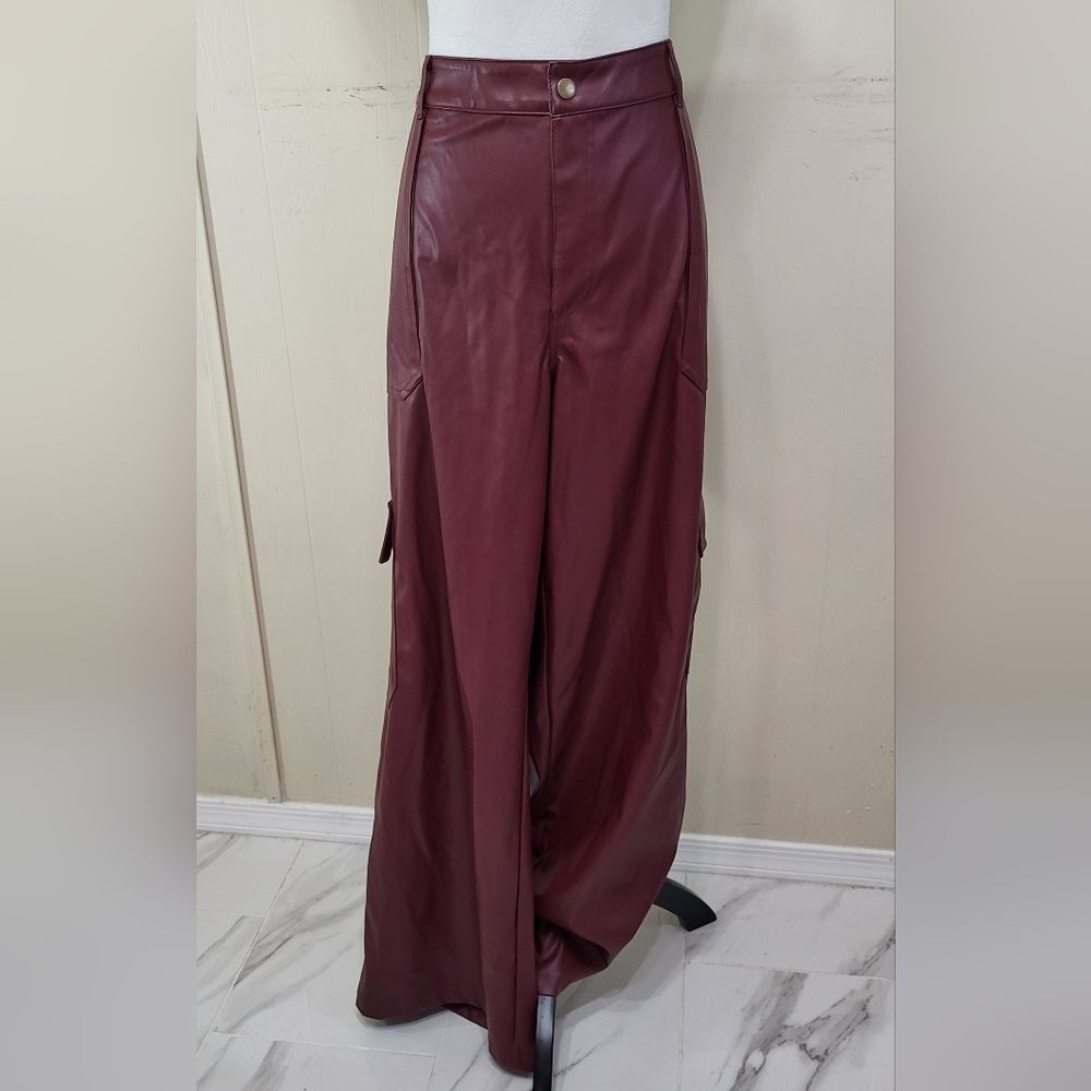 Wild Fable Women's NWT Burgundy High-Rise Faux Leather Straight Cargo Pants 2X - Picture 2 of 8